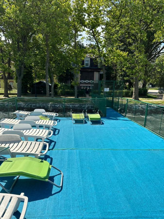 Party Villa Holiday Rent Balatonfoldvar Bagian luar foto